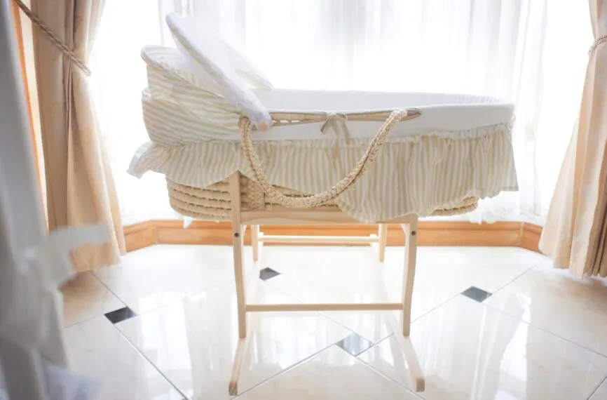 Berço portátil, como escolher para viagem e casa